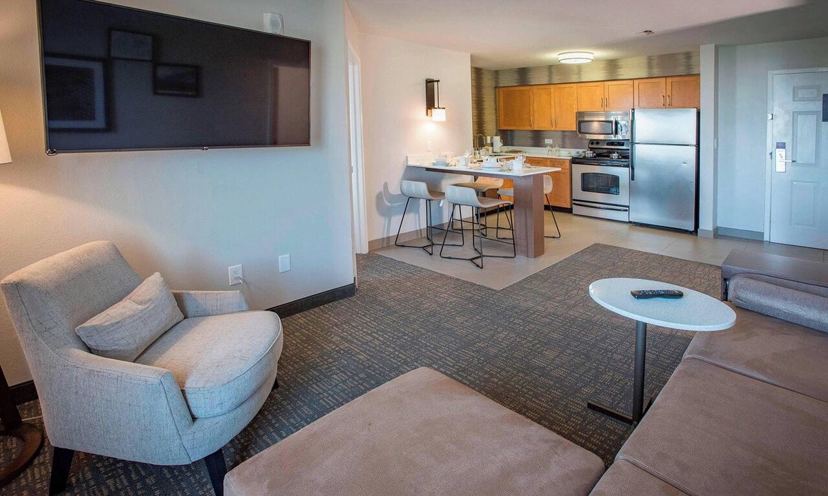 Southeast Pensacola Hotel | Residence Inn by Marriott Pensacola Downtown