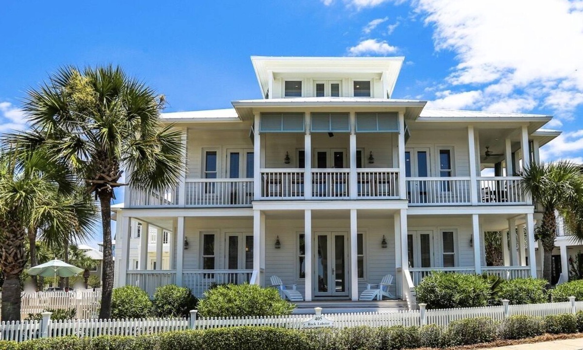 Sunnyside House | Rock Lobster: Beautiful Beach House across from the GULF with Shared Pool