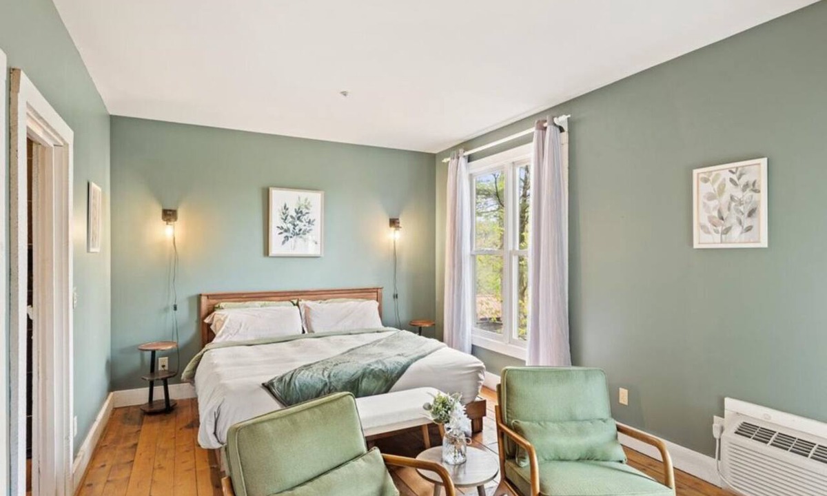 Townsend Hotel | Sage Haven - Mountain View Balcony Suite With Breakfast And WiFi
