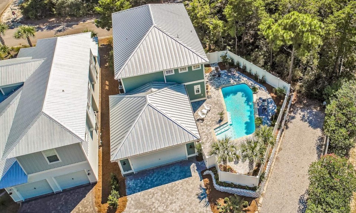 Emerald Waters Village House | 🌊 Salty Shores | Resort-Style Pool w/Waterfalls | Beach Access | Walk to Beach