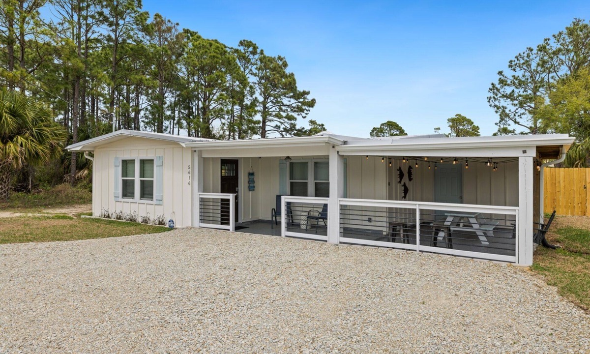 Biltmore Beach House | Sea Breeze Beach House 3bd 2ba- 5min walk to beach, quite neighborhood, pets