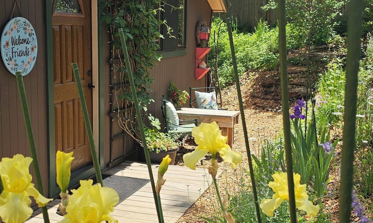 North Creek Ski Chalet | Secluded Adirondack Chalet/7 mins to Gore Mountain/Fire pit/Fast Wi-Fi.