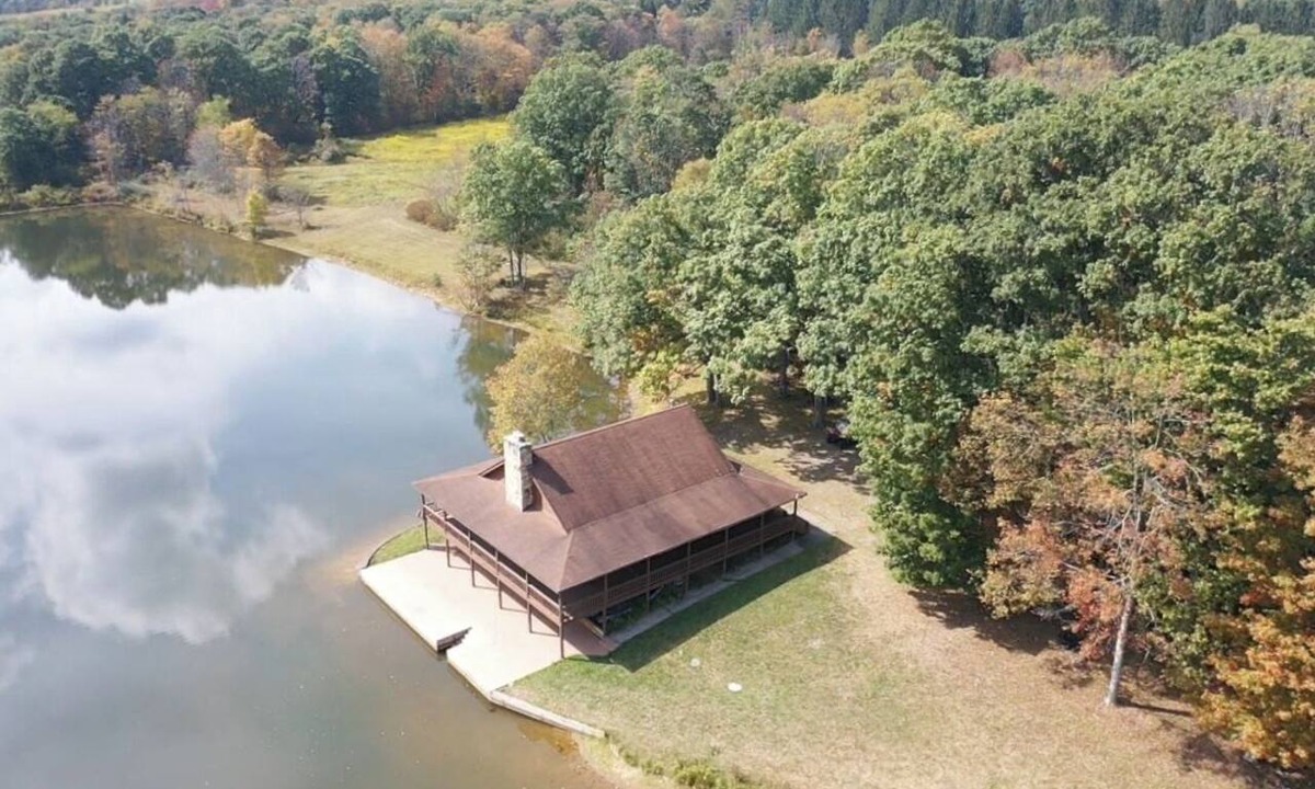 Jefferson Township House | Secluded Luxury Lakehouse | Private Lake | Near Seven Spring | Sleeps 8