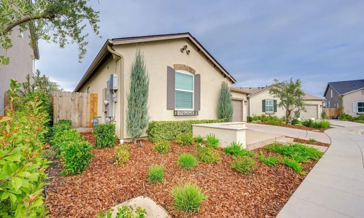 Clovis House | Sierra Passage Escape-Near Fresno | National Park