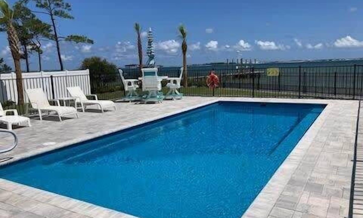 Navarre House | Sound-front beauty minutes from beach & pier with private washer&dryer & patio