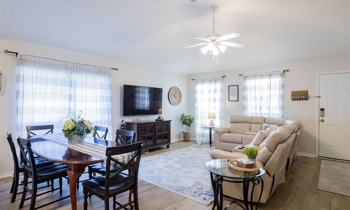 Northwest Pensacola House | Spacious 4 BR Home near shopping, dining & beaches