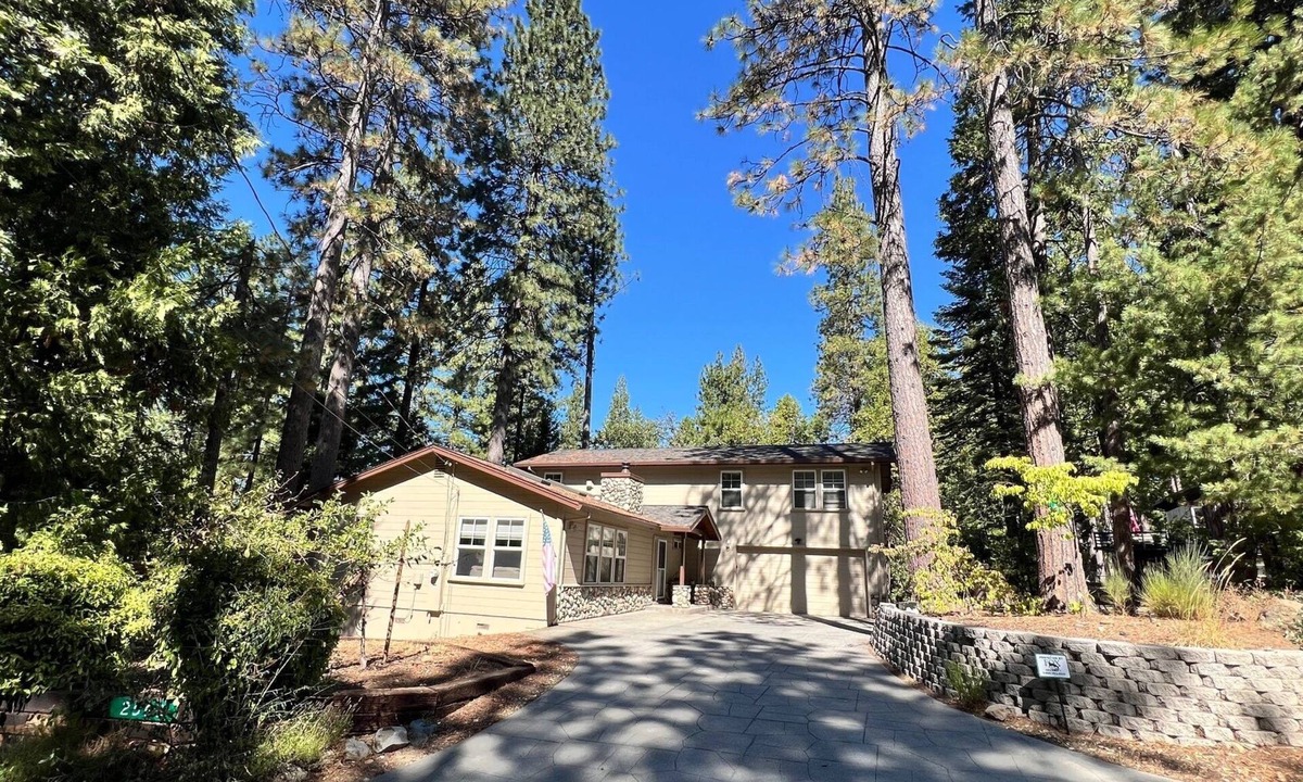 Glencoe Cabin | Spacious, Family Friendly, Hot Tub, Game Room, Forest View, Fireplace, 2 decks
