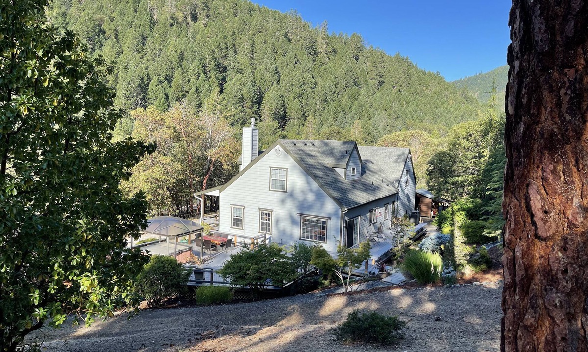 Jacksonville House | Spacious Forest Home, 3 Bedrooms, Mountain Views, 5 Min. to Jacksonville, Pets!