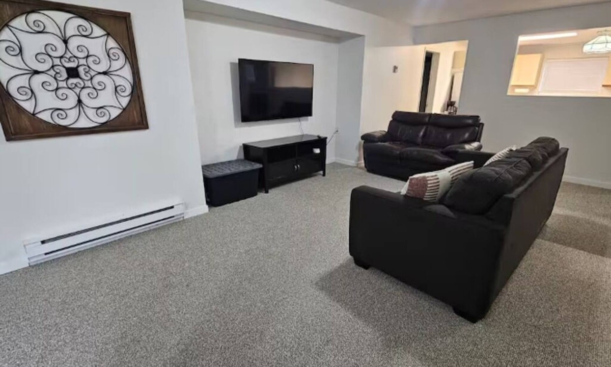 Maple Ridge House | Spacious suite in quiet neighborhood