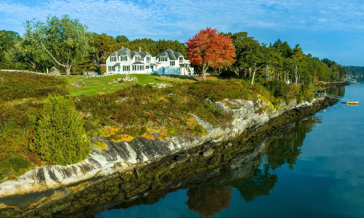 Westport Apartment | SPECTACULAR VIEWS! 3 acres of WATERFRONT with private dock. 90 Five Star Reviews