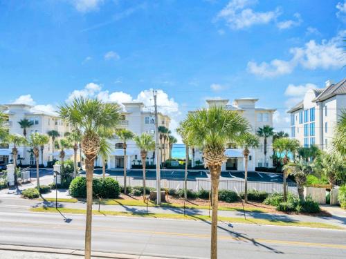 Gulf Place House | Steps To Beach Snowbirds Welcome Large Balcony