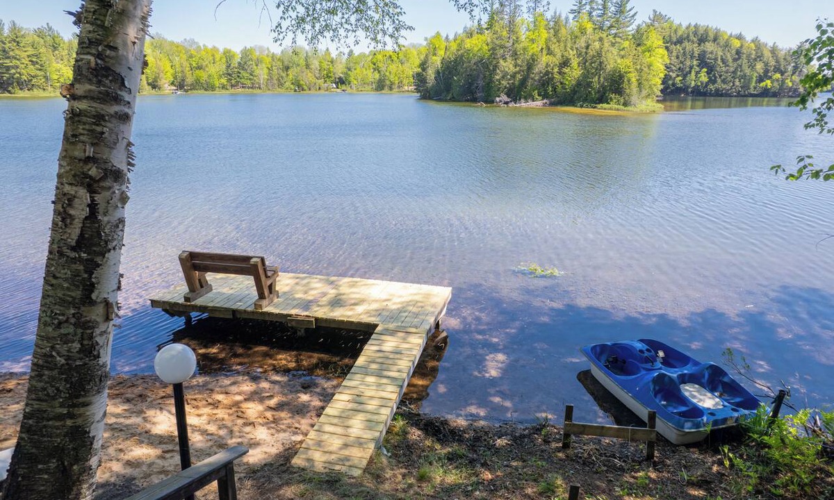 Wetmore House | Straits Chilling: Sleeps 6*Pet Included*Hot Tub*Kayaks*Paddle Boat!