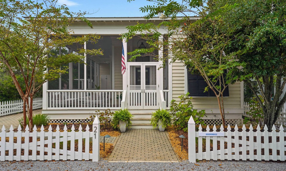 Seaside House | Stunning Renovated Seaside, FL Home + 2 Adult Bikes, Sleeps 8 - Pet Friendly!