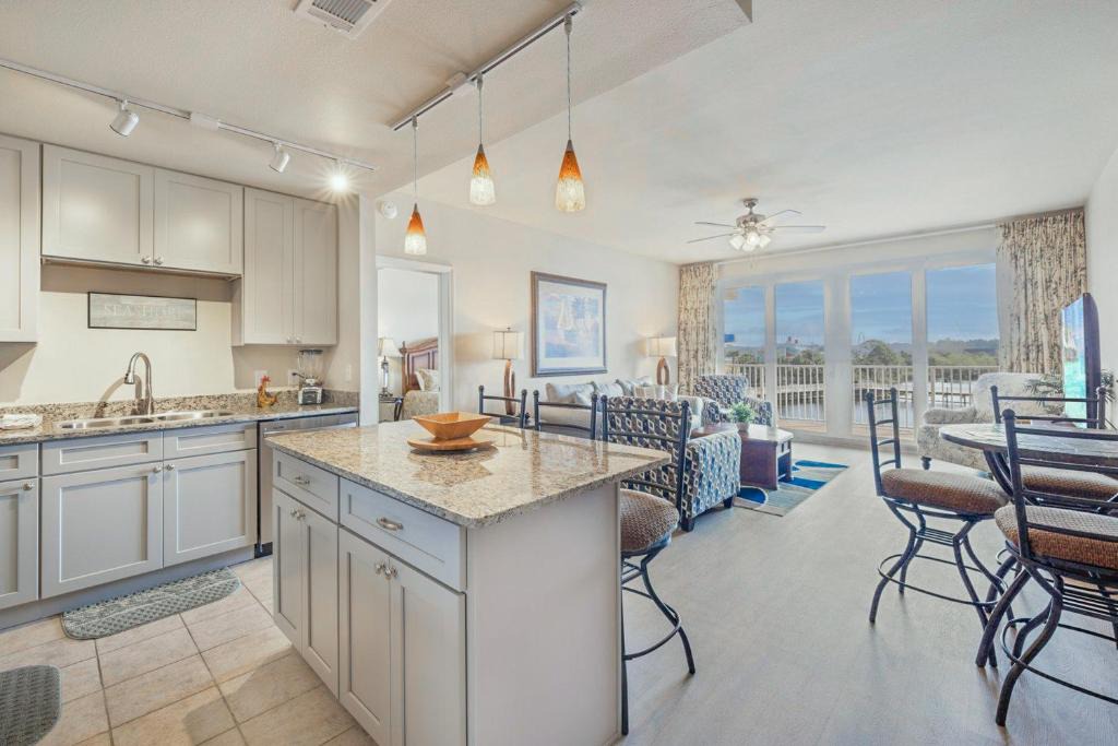 Panama City Beach Apartment | Stunning Resort Low Floor Condo! Sleeps 8! Steps 2 Beach & Restaurants! by Dolce Vita Getaways PCB
