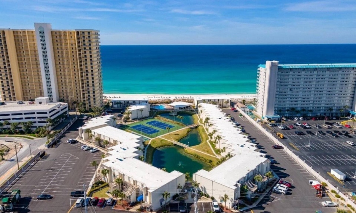 Panama City Beach Condo | Sugar Beach condo : Charming 2 bed condo beachside. Beach chair service included