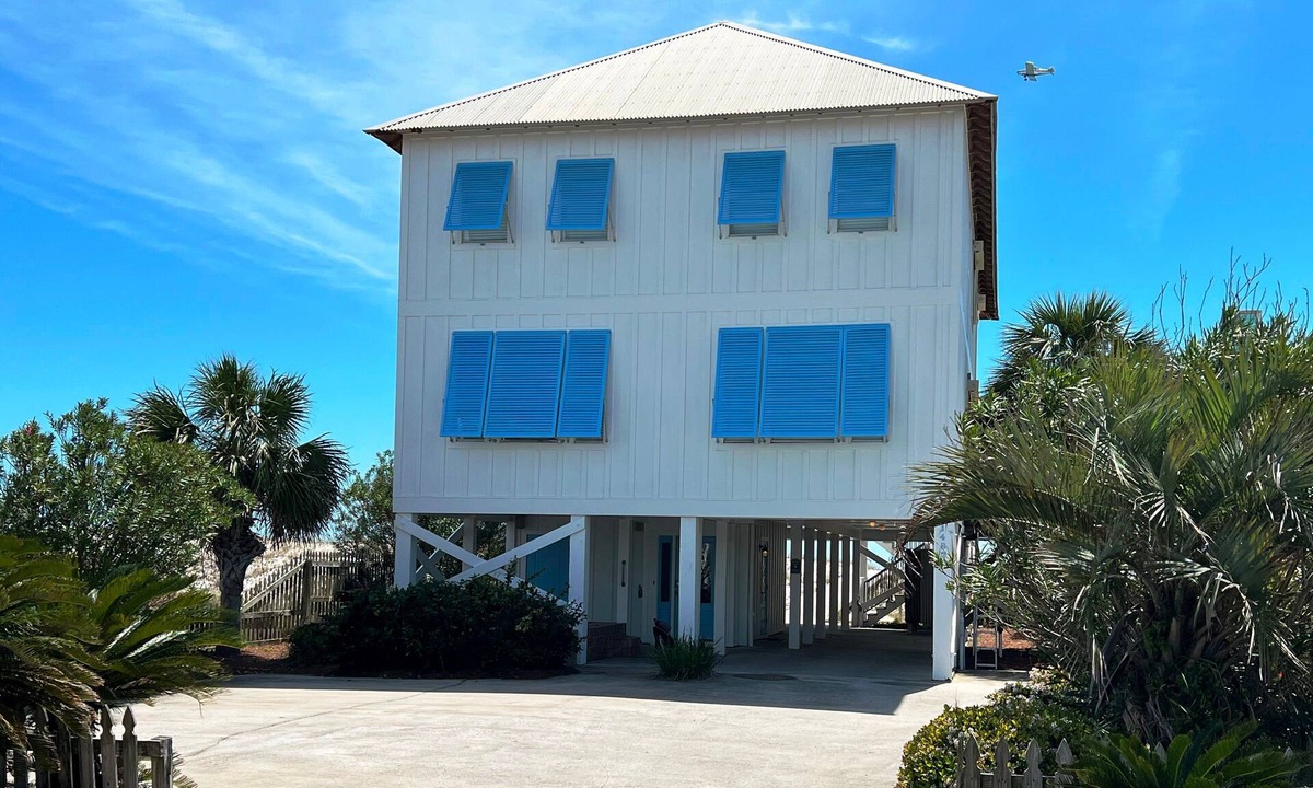Gulf Shores House | Summer Lovin' by GSVR | Stunning Beachfront Escape w/Splash Pool & Fireplace + FREE Activities/Golf