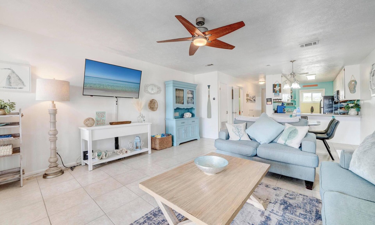 Fort Bay Condo | Sunny Seaside Townhouse - Your Perfect Summer Escape