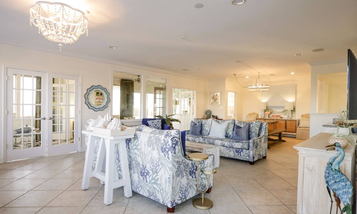 Fort Walton Beach Hotel | Sunset Coastal Retreat with Swimming Pools Near Island Activities
