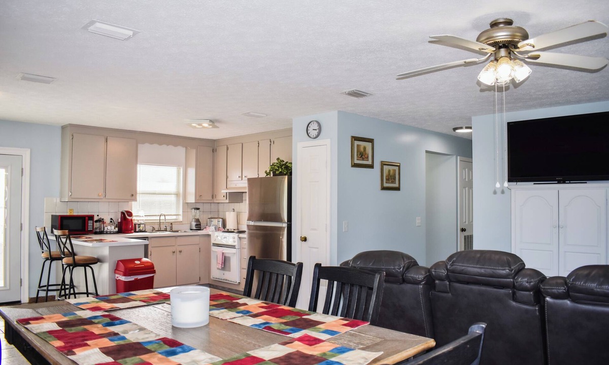 Laguna Beach Estates House | Sweet Laguna Beach Cottage only a couple of blocks away from the Beach!