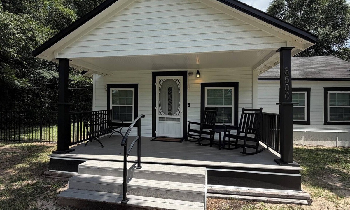 Milton House | The 1918 Magnolia Cottage