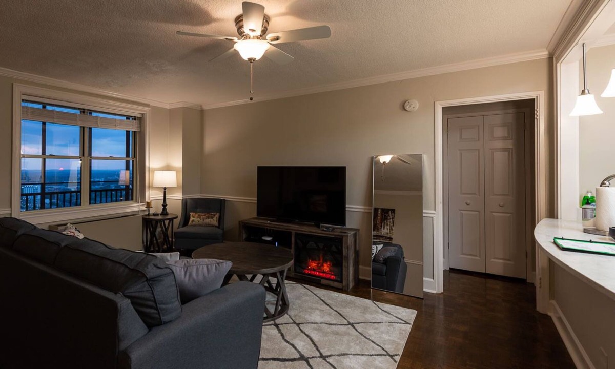 Peachtree Center Condo | The ATL DwnTwn Pulse