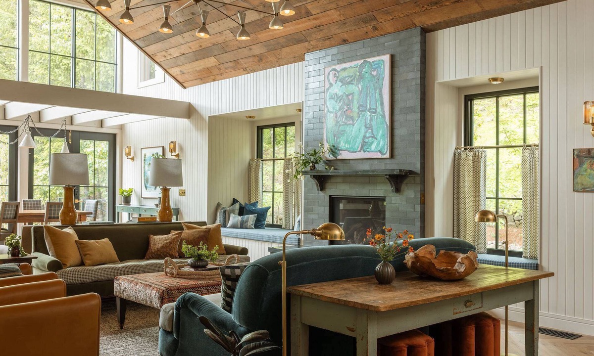 Carlton House | The Carly Estate | Luxe Wine Country Experience w/2 Homes, Entire Lake, Trails & 21 Gorgeous Acres