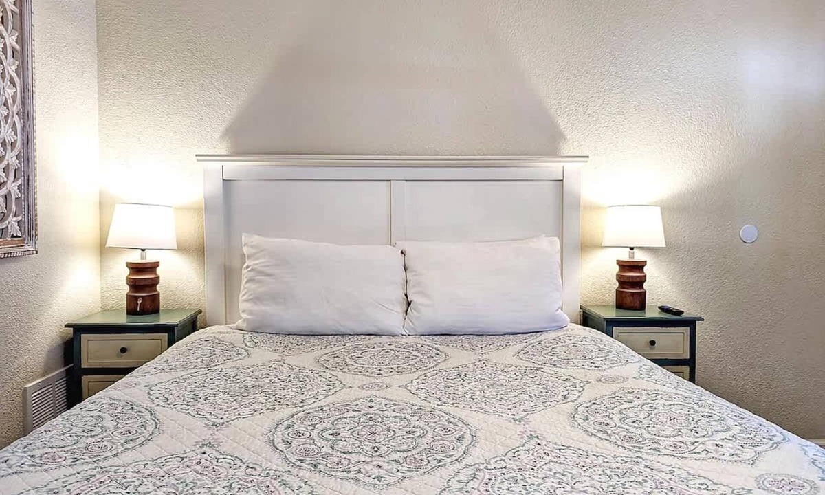 Manitou Springs Historic District Hotel | The Fountain Creek Inn | Farmhouse Queen | #103