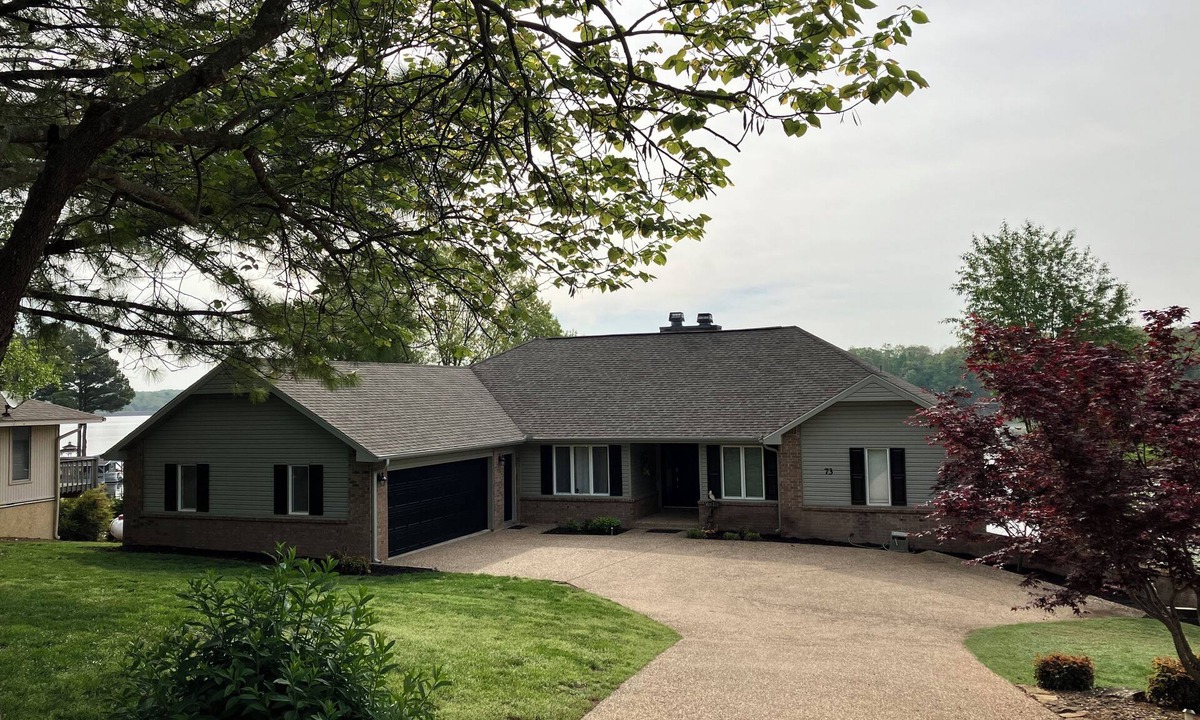 Bella Vista House | "The Lake House at Bella Vista". LAKEFRONT access to beautiful Loch Lomond!