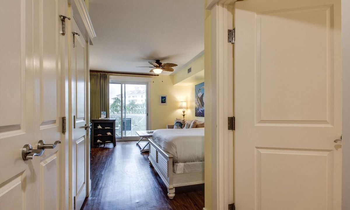 Baytowne Wharf Condo | The Marlin at Sandestin: Coastal Studio Retreat