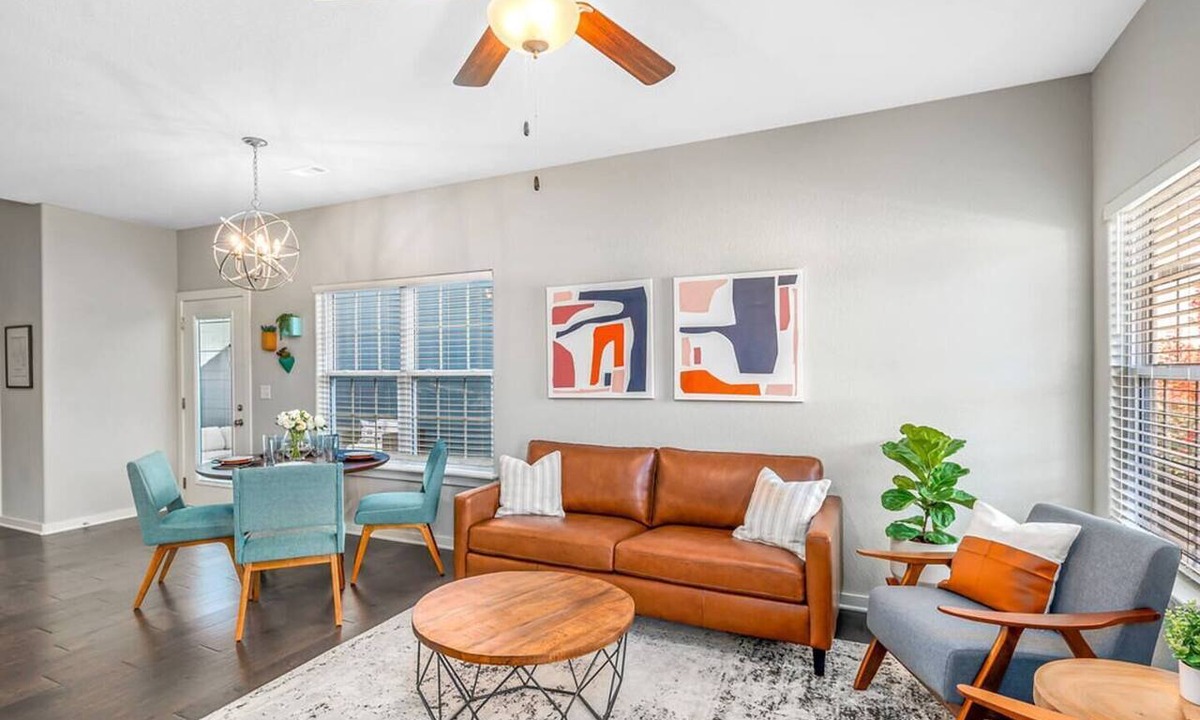 Bentonville House | The Peach-Close to Downtown, Mountain Bike Trails, and Wal Mart. Pet Friendly!