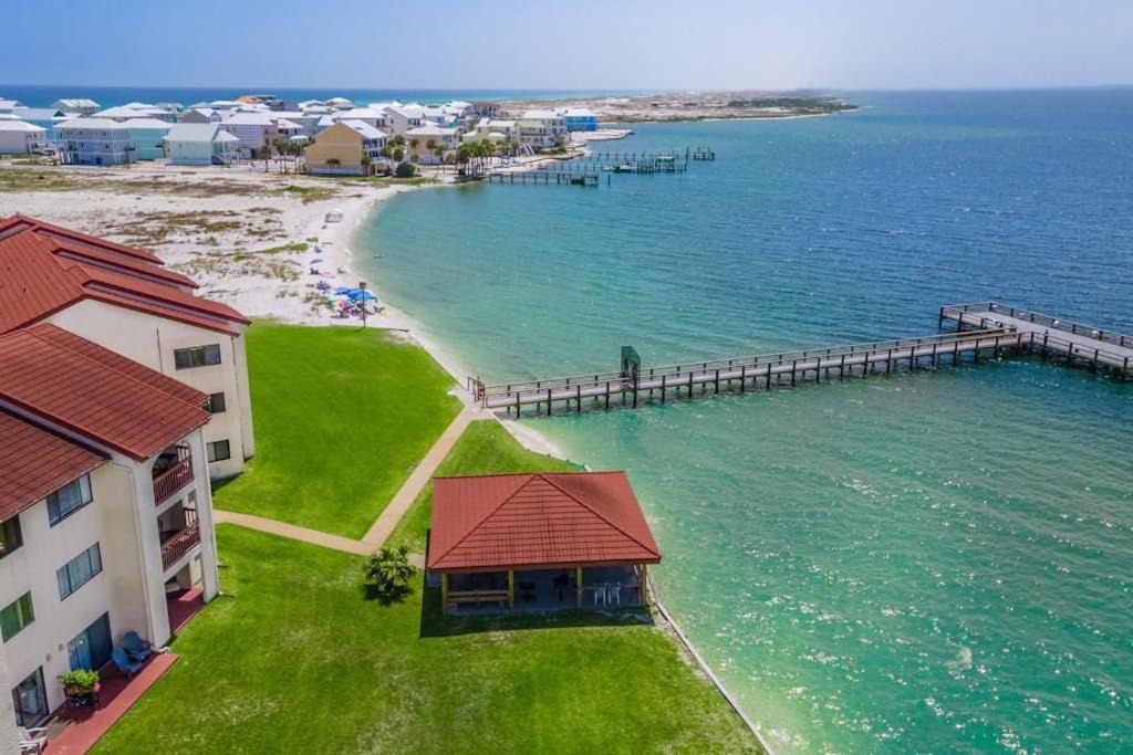 Navarre Beach Apartment | Third-Floor Studio with Shared Pool Sound View High-Speed WiFi & Central AC