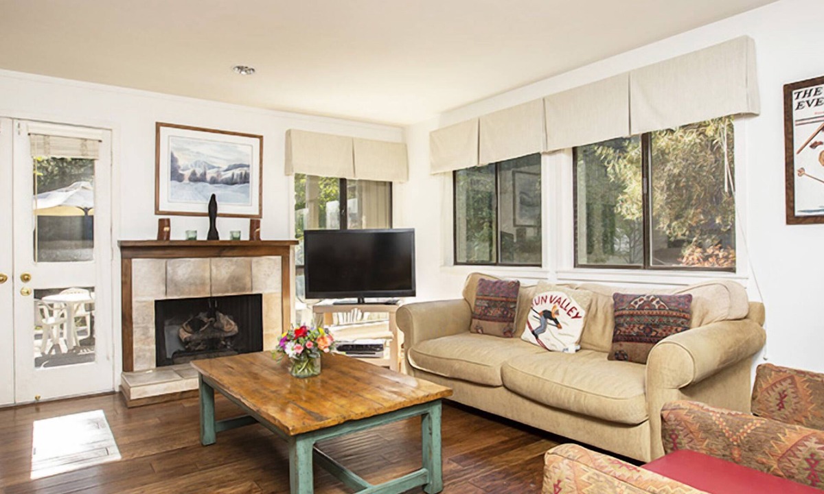 Elkhorn Hotel | Three Bedroom Three Beds Village Condo w/Pool Access & Village Trails