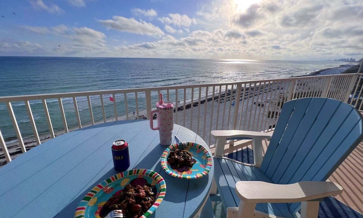 Lower Grand Lagoon Condo | Tina's Treasure Island Luxury Beach Condo-3BR 6th Flr-Free Beach Chairs/Umbrella
