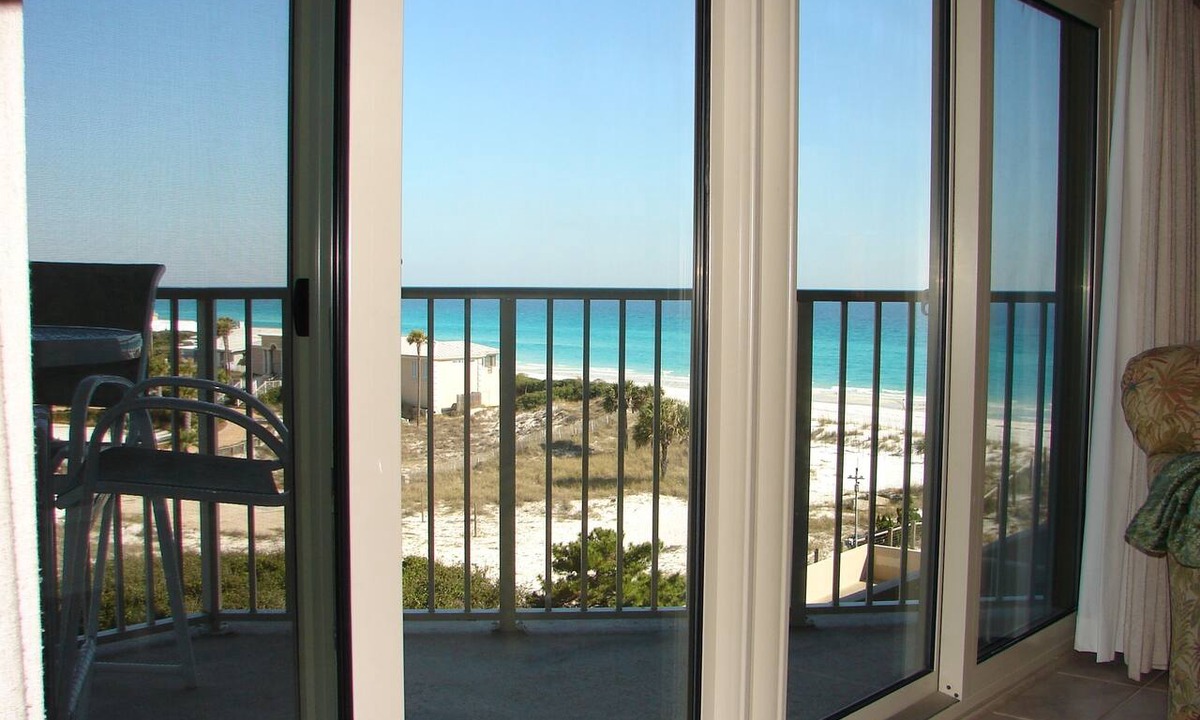Sandestin Condo | Tops'l Resort Beach Manor Ocean Blue Chic Condo! Beachfront with private beach!