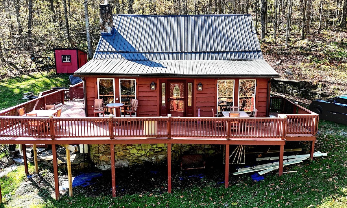 Jefferson Township Cabin | Traditional Mountain Cabin minutes from Kooser Lake and Hidden Valley Resort
