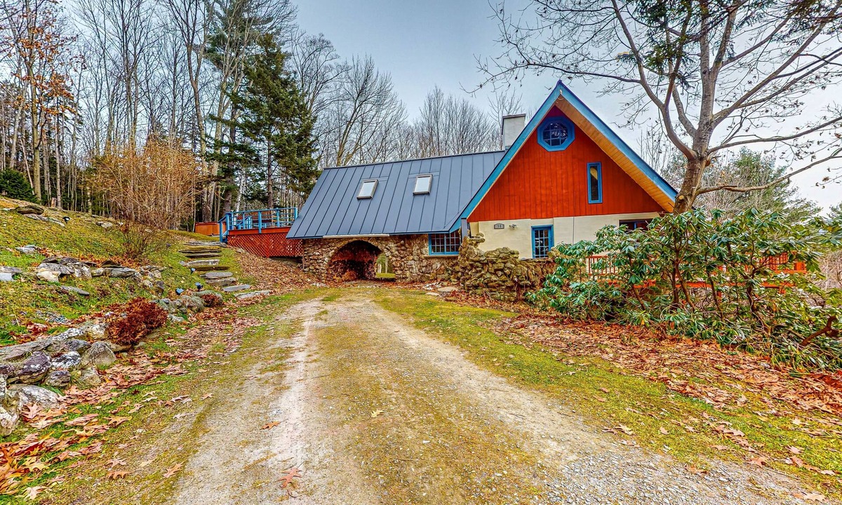 Pittsfield House | Tranquil house w/apartment, mountain views, pond, bbq, patio, wifi
