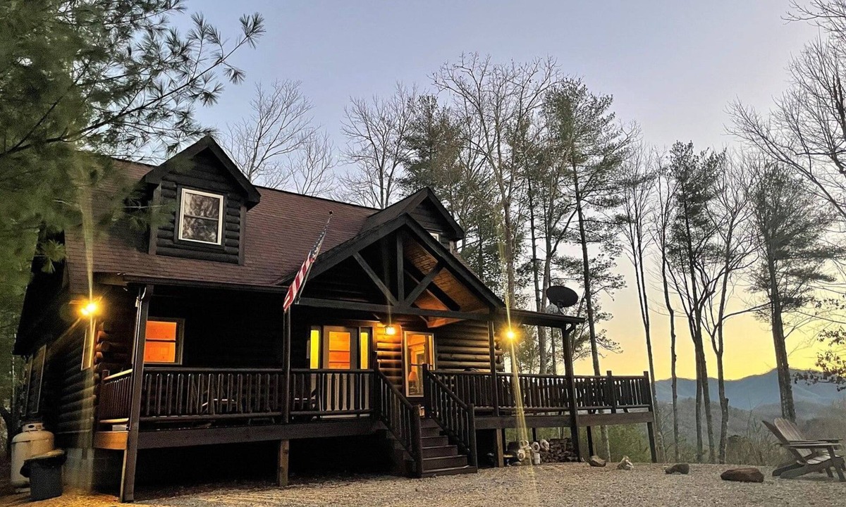 Almond Cabin | Tree Top Getaway - Tree Top Getaway close to Fontana Lake and NOC - Free Train