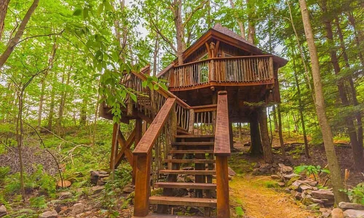 Farmington Cabin | Treehouse at Fernstone - Whimsical Woodland Retreat