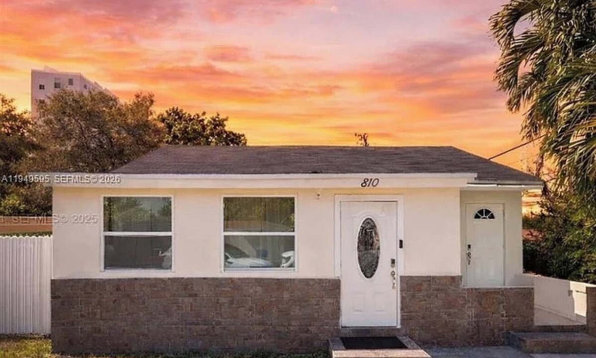Little Havana House | Tropical Marlins House