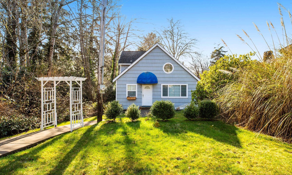 Netarts House | Two story getaway with a washer dryer central AC and WiFi dogs welcome