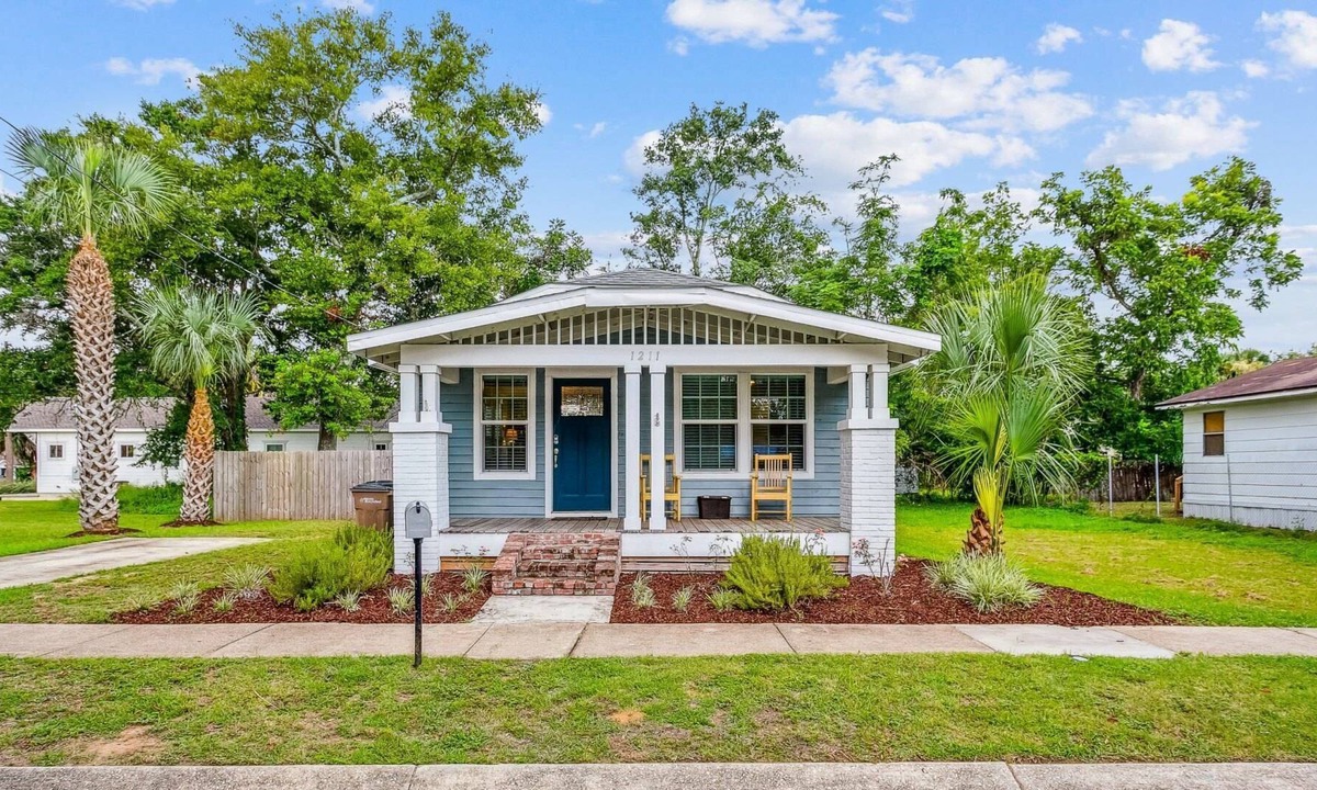 Southeast Pensacola House | Updated Historic Charmer - Pet Friendly Cottage - 5 Mins to Downtown Pensacola - Fast WiFi