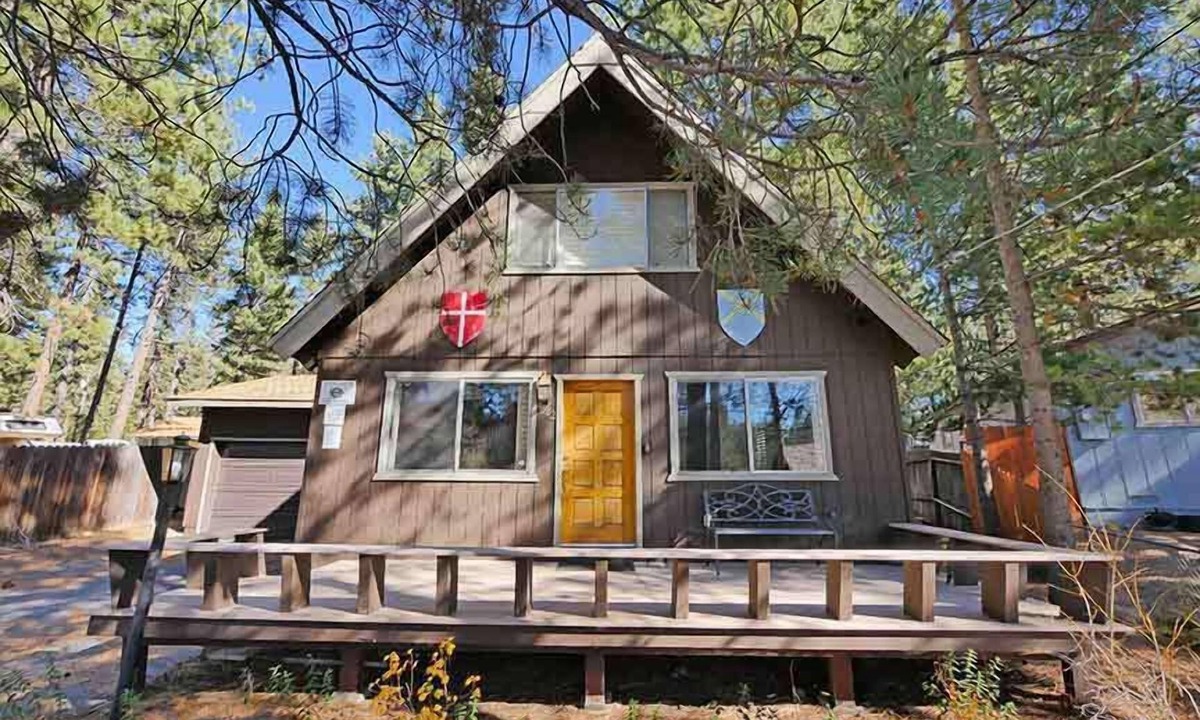 South Lake Tahoe Cabin | Upgraded Tahoe Cabin - Close to Heavenly, Large Fenced Yard and Private Hot Tub- 3542B~
