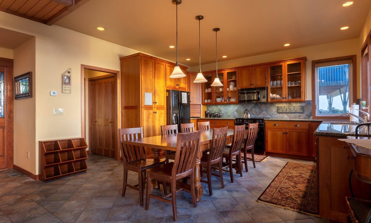 South Beach House | Vanishing Sands, Sleeps 4, Pet Friendly, Hot Tub, Oceanfront, Beach Access, WiFi, BBQ