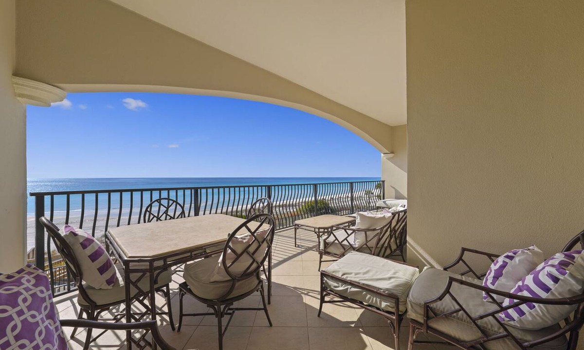 Crystal Beach Condo | Villa Coyaba 205 4 Bedroom Beachfront Condo with complimentary beach service!
