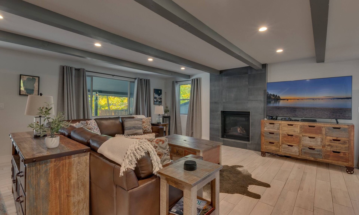 Lower Kingsbury House | Walk to Restaurants & Bars | 6BR Tahoe Home | Hot Tub (SL196)