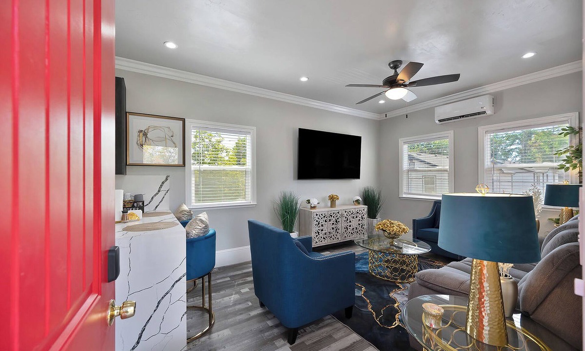 North Oak Park House | Walk to UC Davis Medical Center! Duplex w/Patio
