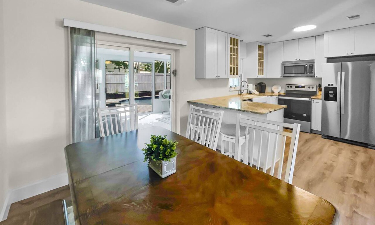 Laguna Beach Estates House | Wanna Go Back 3 Bedroom Home by RedAwning