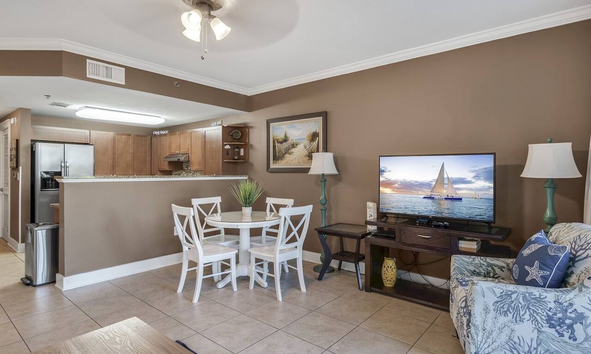 Fort Walton Beach Condo | Waterscape 1 bedroom with bunks walkout unit -on the beach-