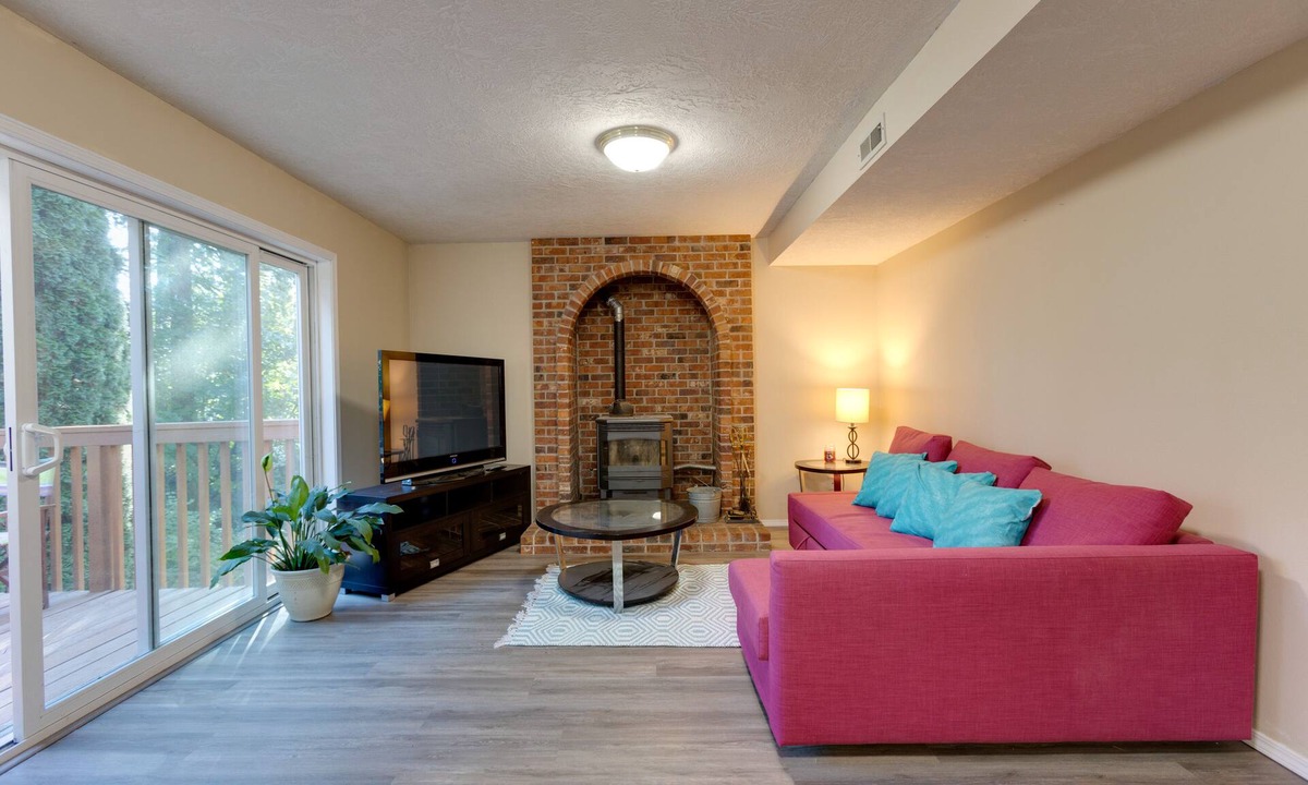 Rosemont Summit House | West Linn modern 2 rooms, EV charger, patio, fire pit, forest view, deer glazing