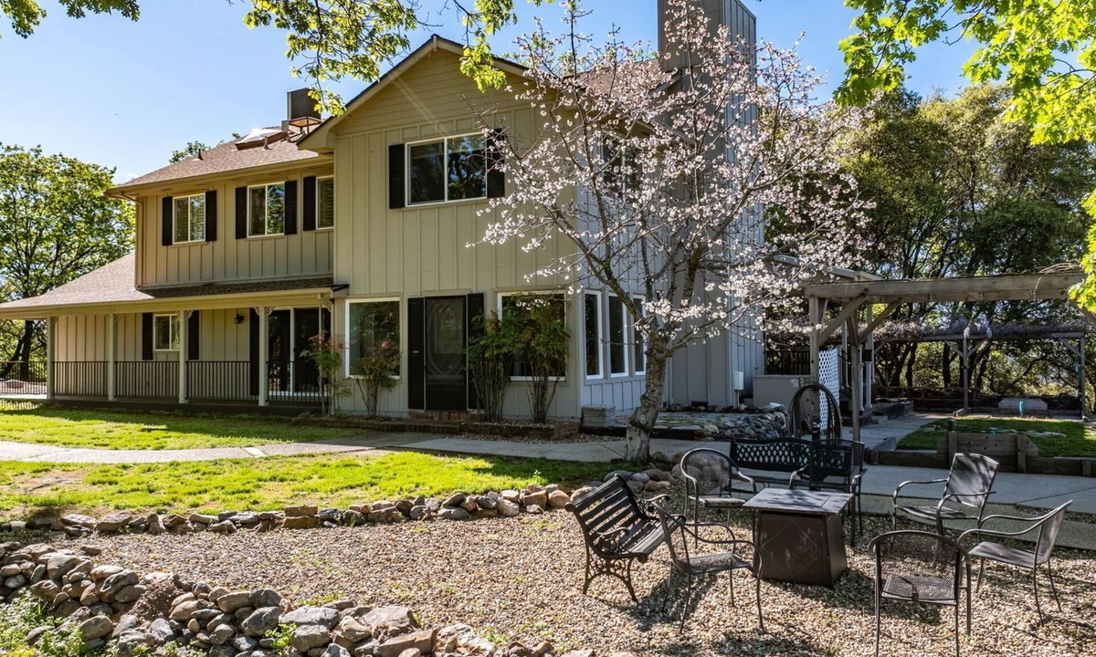 Jackson House | Western Retreat Lux Backyard, Big Pool & Outdoor Entertaining. Near Casino!